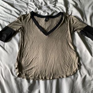 Windsor Olive Green V-Neck Baseball T Size XS